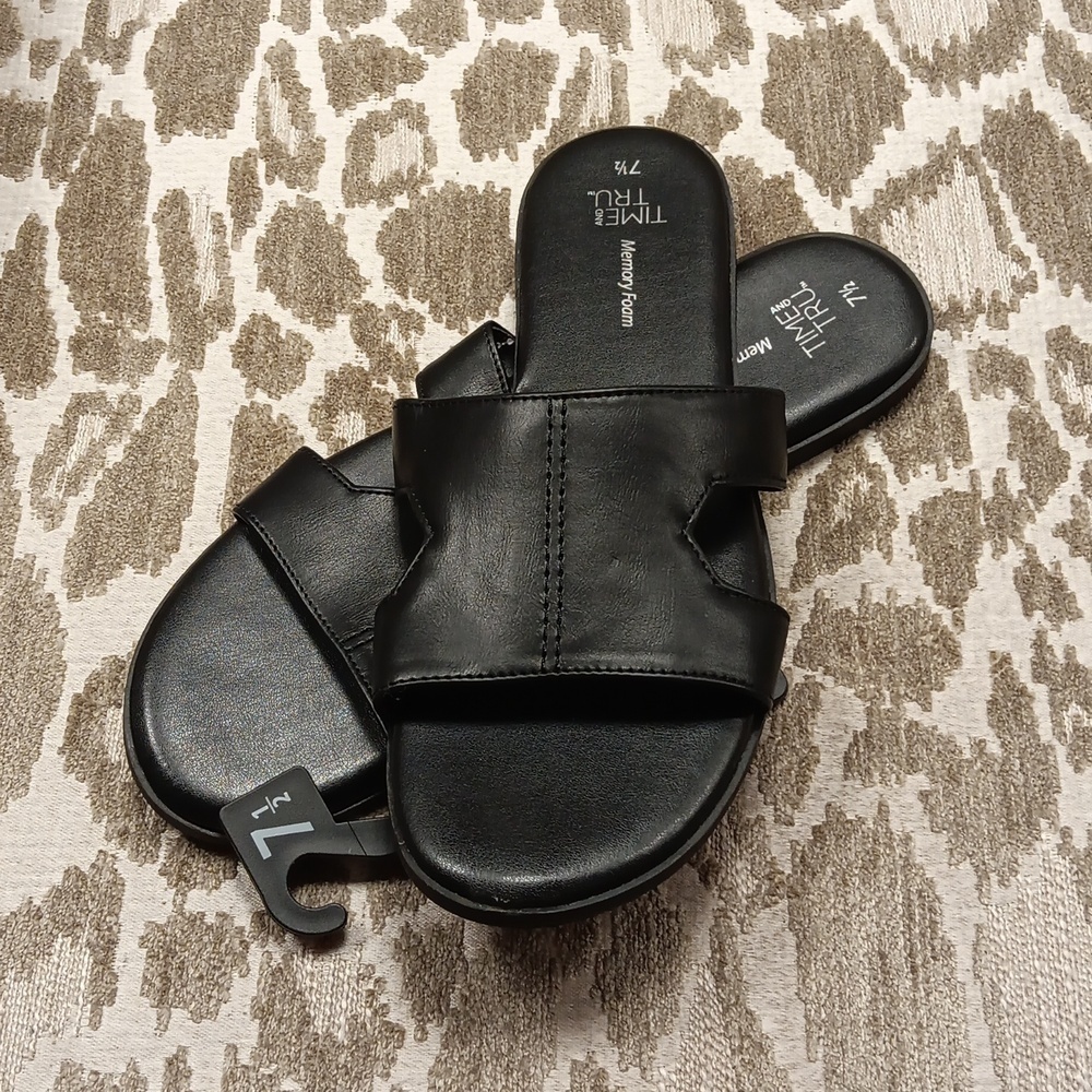 Time & Tru Memory Foam Sandals - Picture 4 of 4